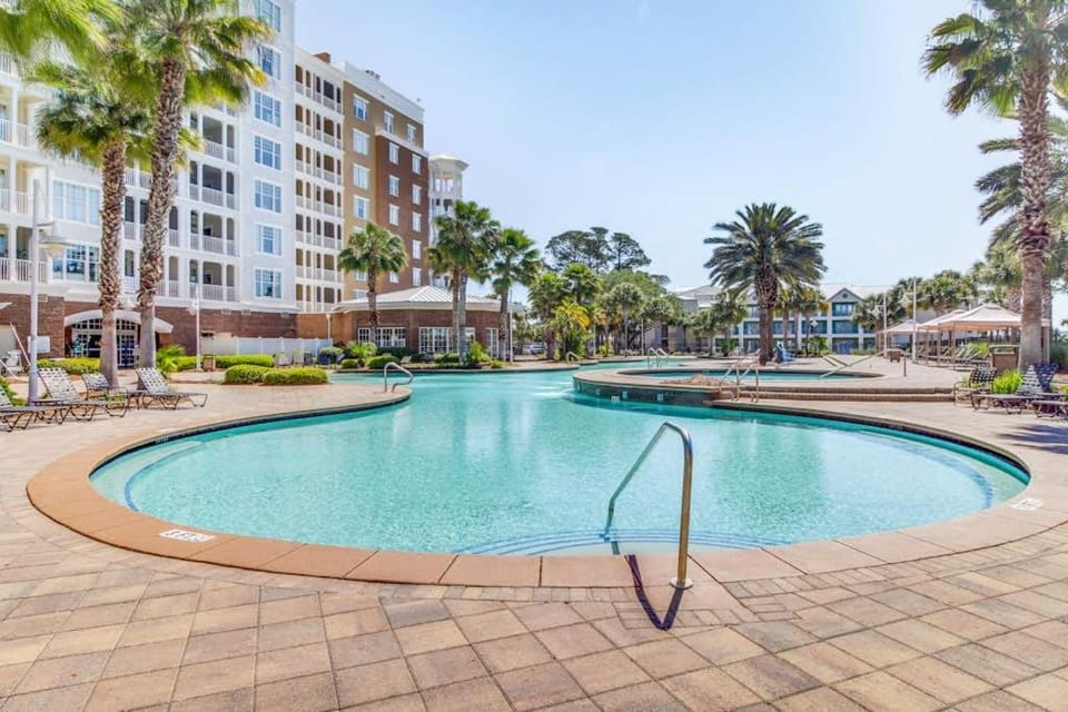 Snowbird-friendly condo with waterfront view WiFi AC access to pool hot tub House in Lower Grand Lagoon