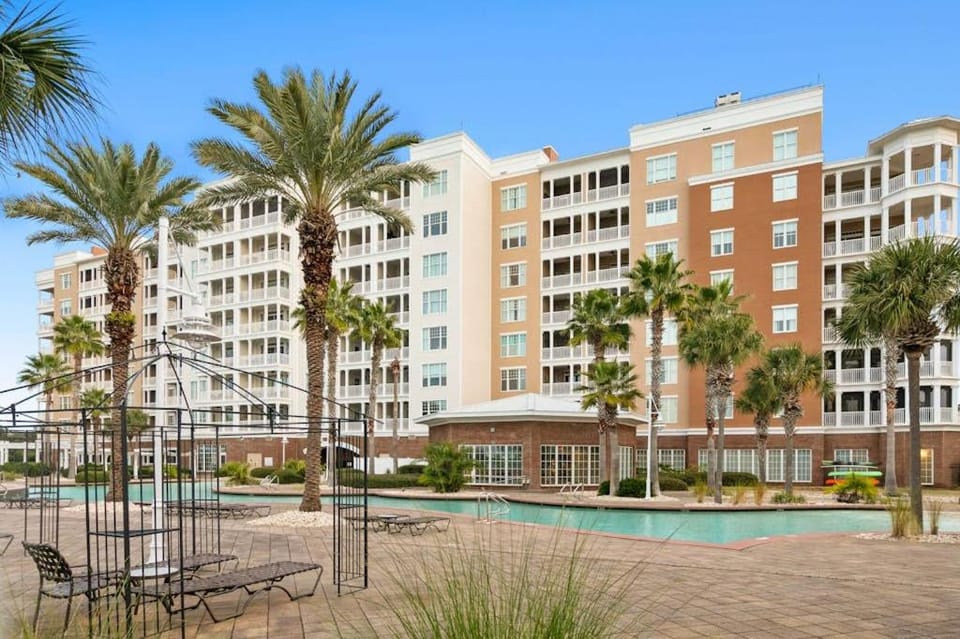3rd-floor beach & pool-view condo with outdoor pool hot tub grills balcony House in Lower Grand Lagoon