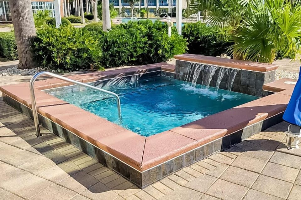 3rd-floor beach & pool-view condo with outdoor pool hot tub grills balcony House in Lower Grand Lagoon