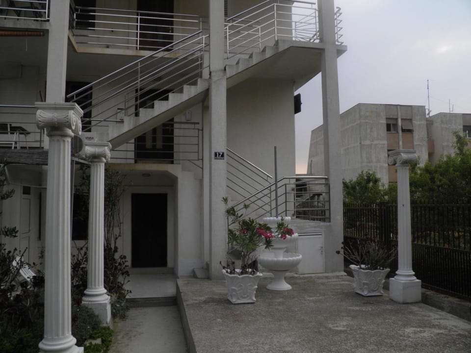 Location, children, Family