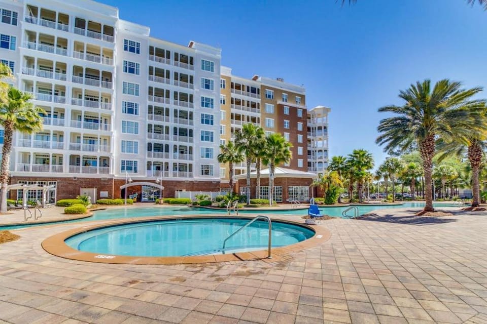 Bayfront condo with amazing views shared hot tub & community pool House in Lower Grand Lagoon