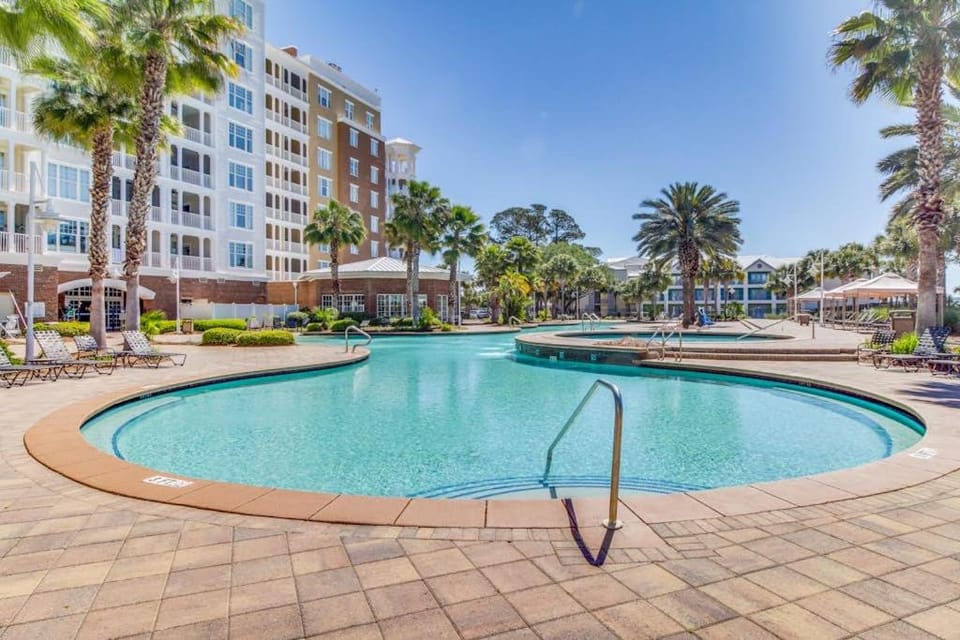 Bayfront condo with amazing views shared hot tub & community pool House in Lower Grand Lagoon