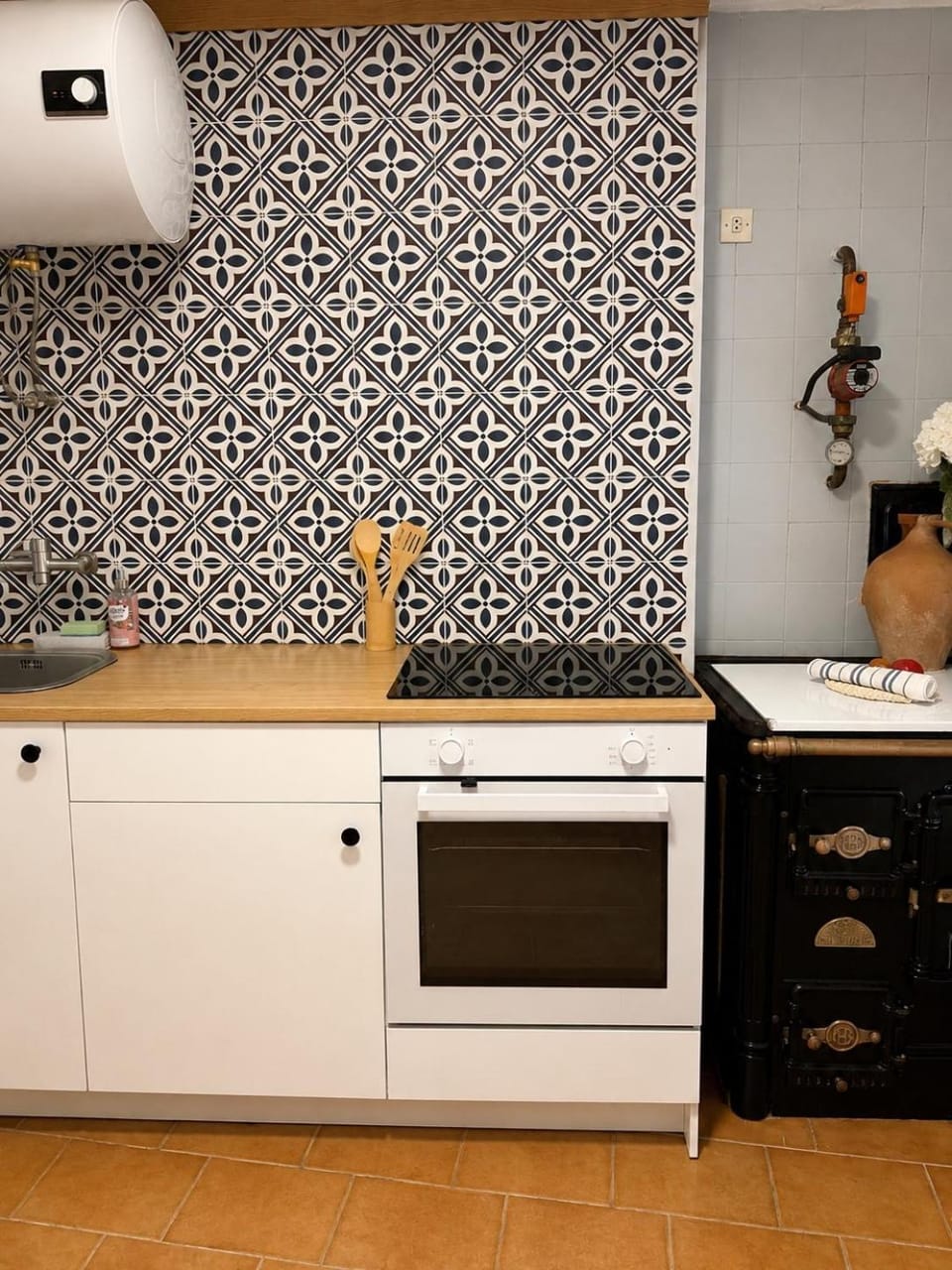 Kitchen or kitchenette, oven, stove