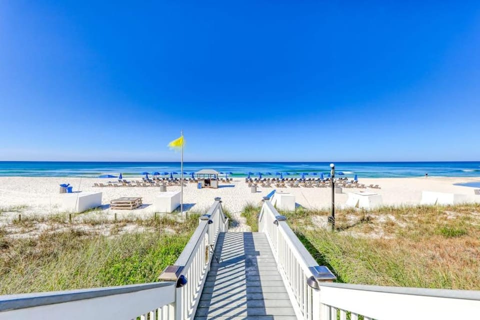 Beautiful condo with all the comforts of home Pool Hot tub House in Panama City Beach