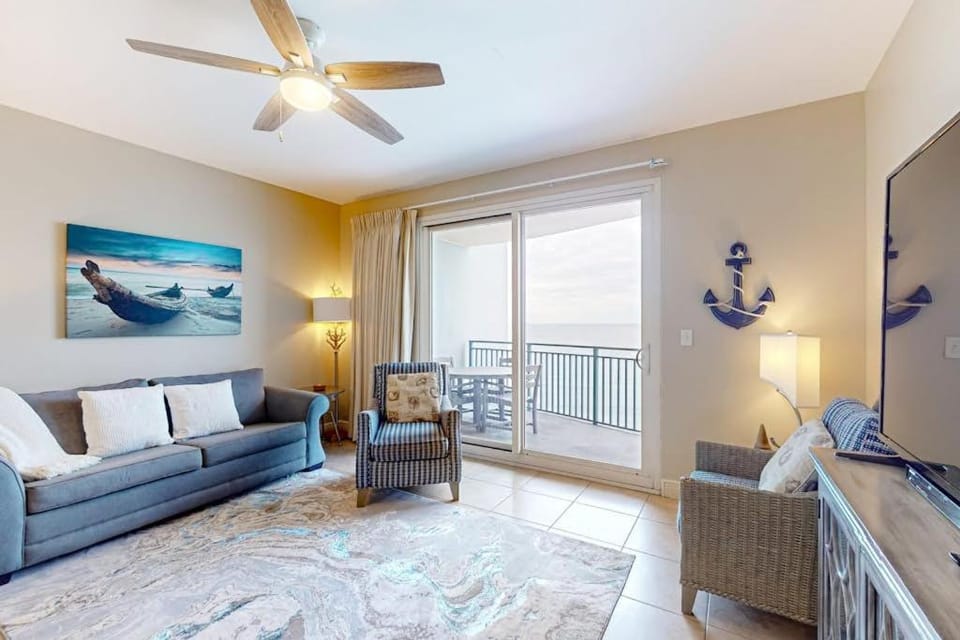 Gulf-front condo right on the beach with balcony pool & hot tub House in Panama City Beach