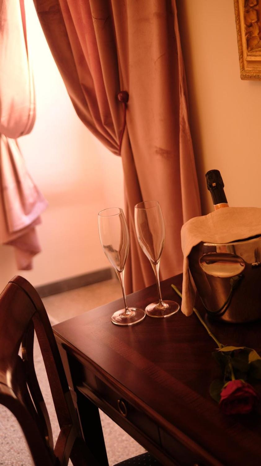 Bedroom, City view