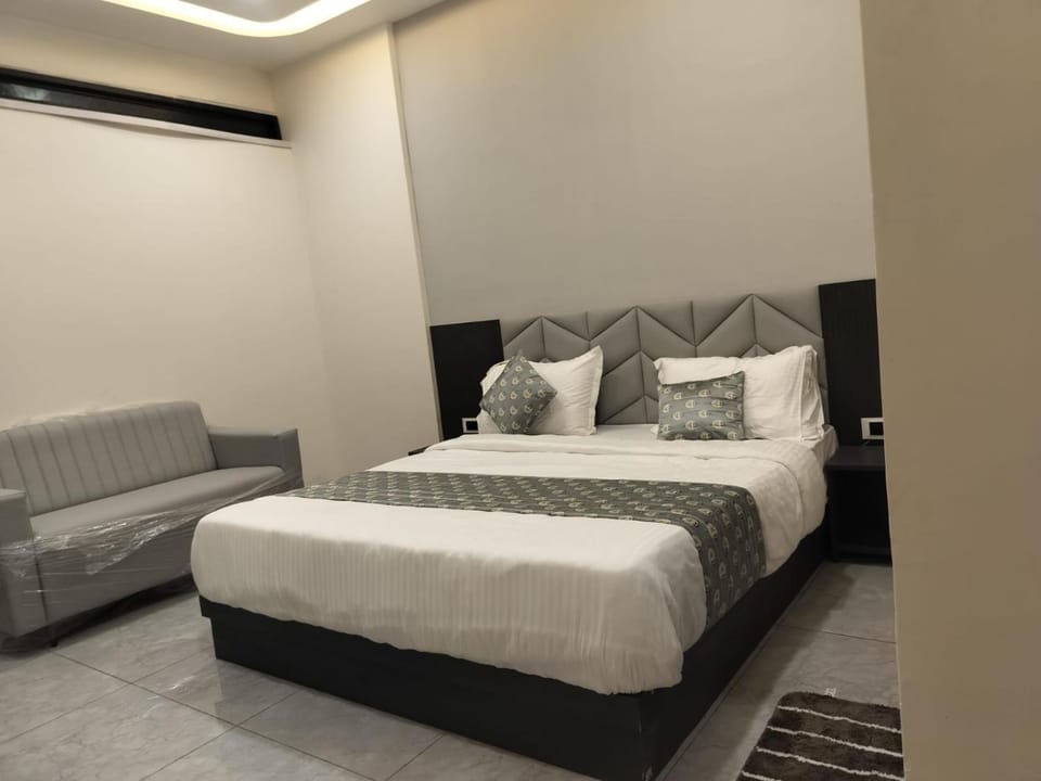 Hotel Raddizone Hotel in Gandhinagar