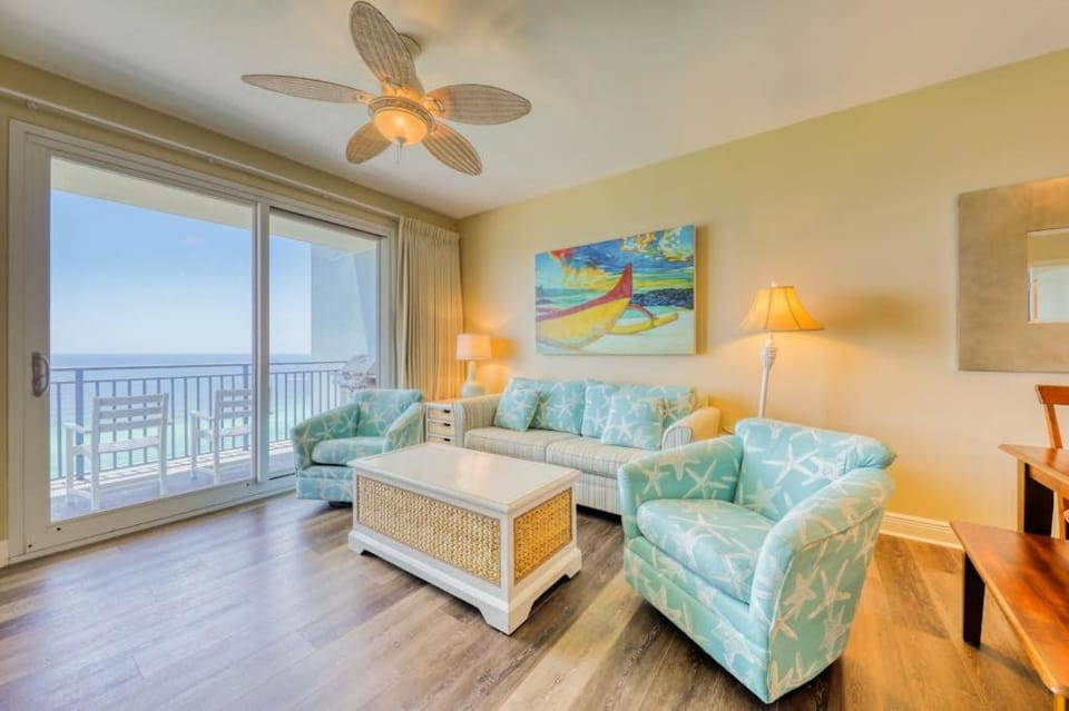 Beachfront condo with Gulf views access to beach large pool hot tub & gym House in Panama City Beach