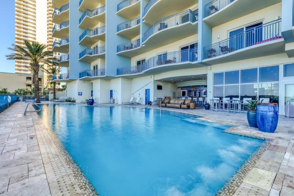 Wonderfully decorated Gulf-view condo Pool Hot tub House in Panama City Beach