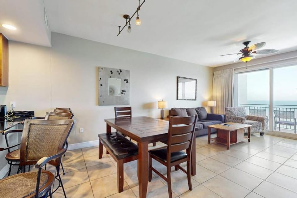 Sterling Breeze villa with balcony pool & hot tub House in Panama City Beach