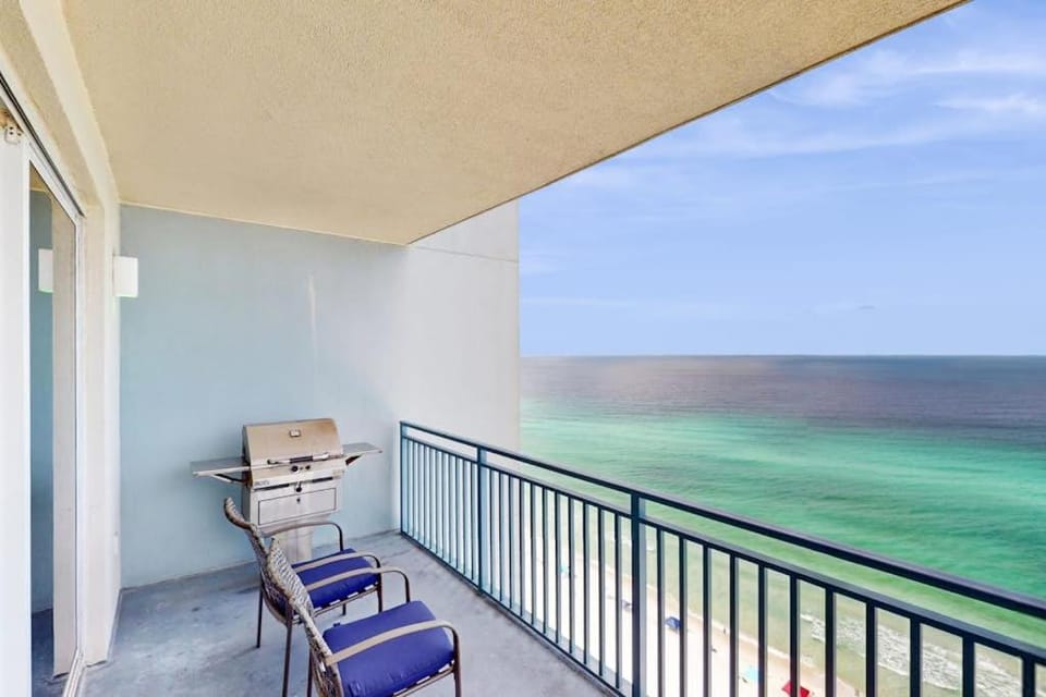 Sterling Breeze villa with balcony pool & hot tub House in Panama City Beach