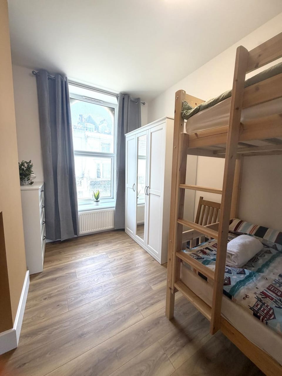 Town Centre Apartment Near The Beach Apartment in Hastings