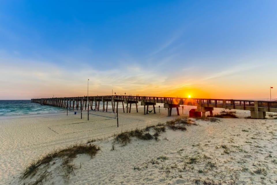 Oceanfront condo with scenic balcony washer & dryer - pool hot tub tennis access House in Panama City Beach
