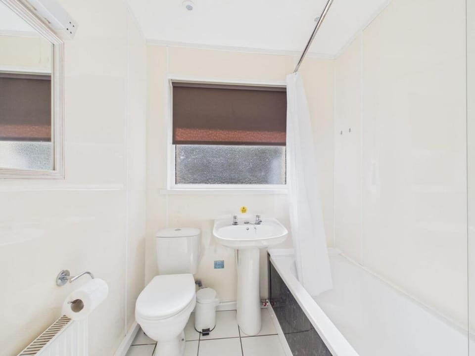 Lodge 15 - 2 Bed with Parking House in North Devon District
