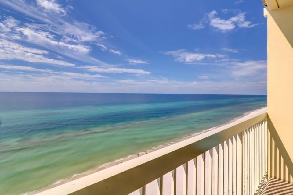 Oceanfront condo with shared pools hot tub tennis courts - walk to the beach House in Panama City Beach