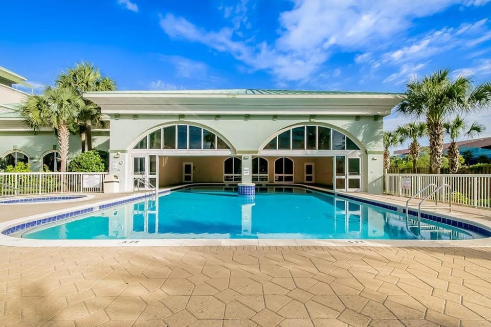 Deluxe Condo Unit Master BR on Gulf side Double long Balcony & Guestroom House in Panama City Beach