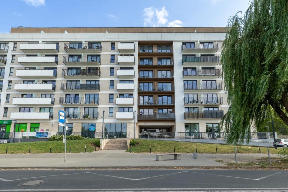 Property building, Neighbourhood, Location