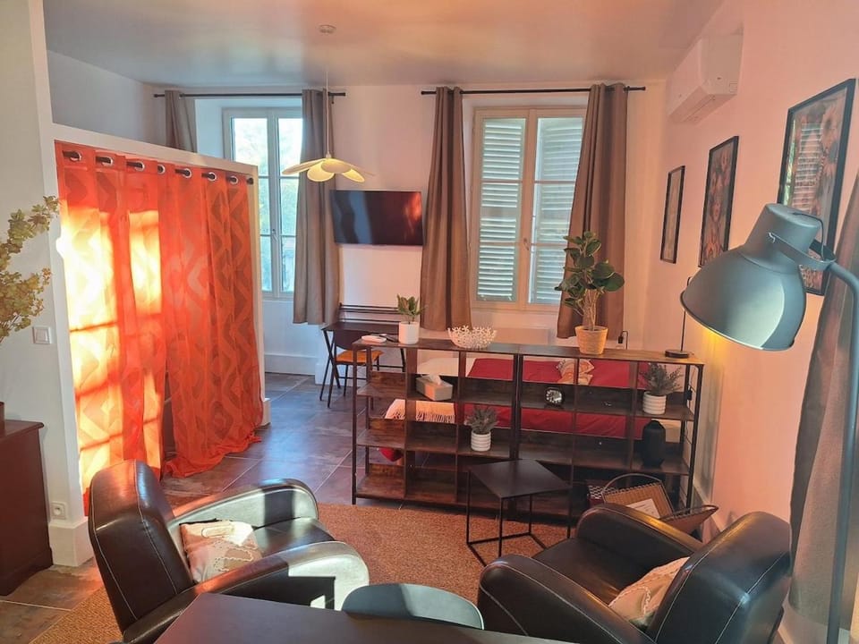 Les Camélias, charme et jardin au coeur du Bourbonnais Apartment in Auvergne-Rhône-Alpes