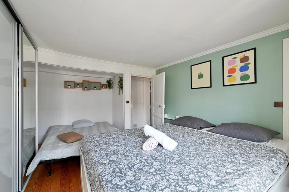 Bed, Photo of the whole room, Bedroom, towels, wardrobe