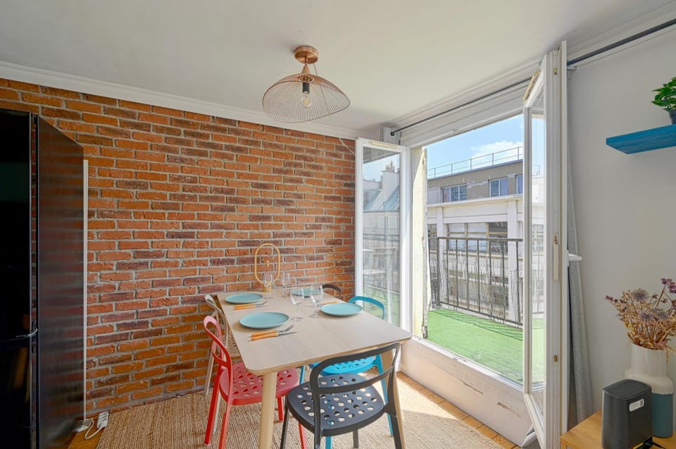 View (from property/room), Balcony/Terrace, Dining area