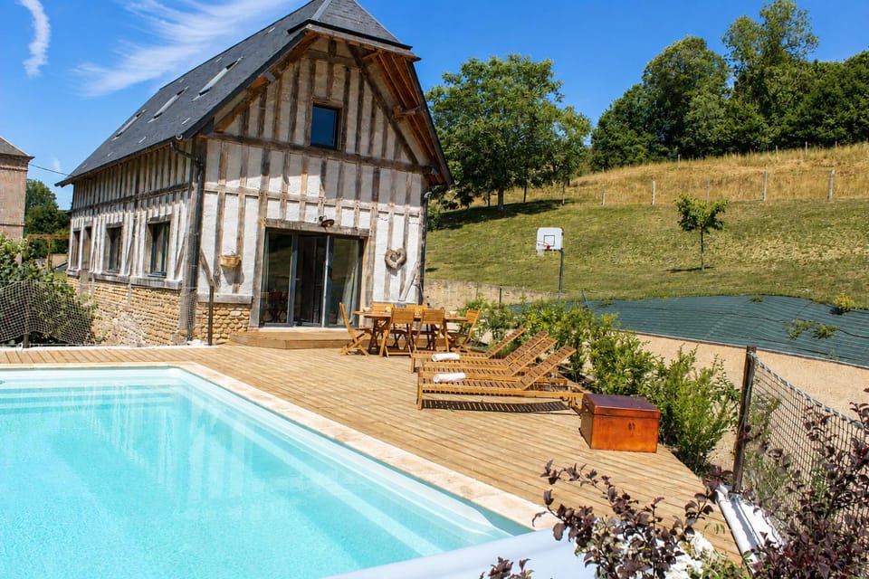 Property building, Day, Garden view, Pool view, Swimming pool, Swimming pool, sunbed