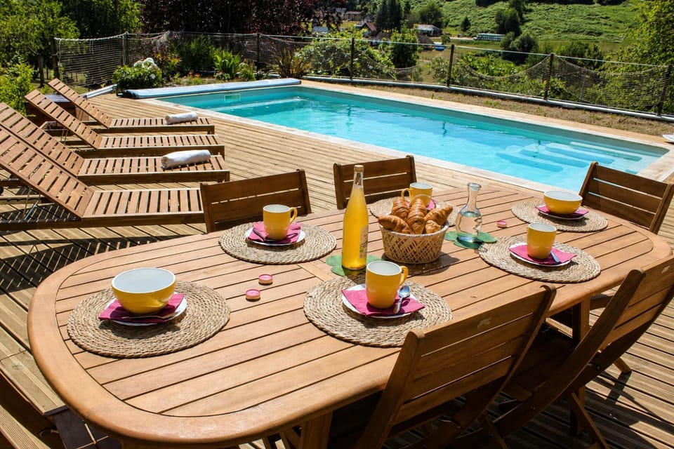 Day, Balcony/Terrace, Dining area, Pool view, Swimming pool, sunbed