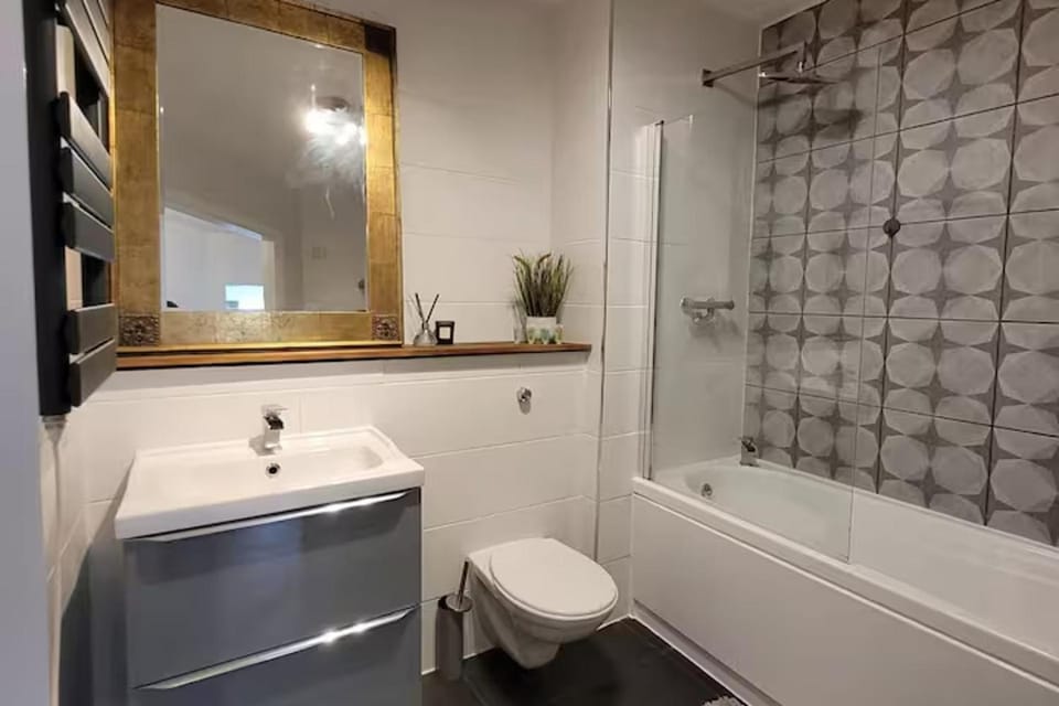 Shower, Bathroom, Bath, towels