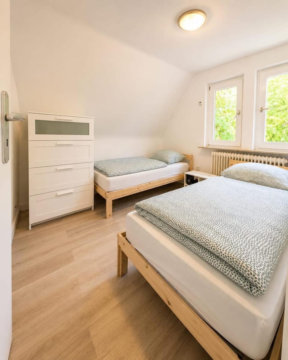 Bed, Photo of the whole room, Bedroom