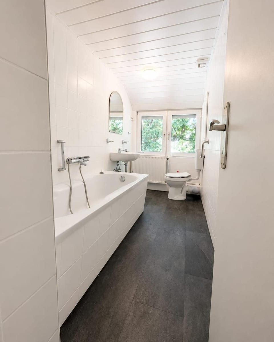Shower, Toilet, Bathroom, Bath, towels
