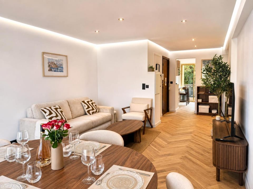 Communal lounge/ TV room, Living room, Seating area