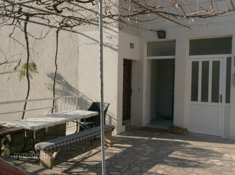 Location, children, Family
