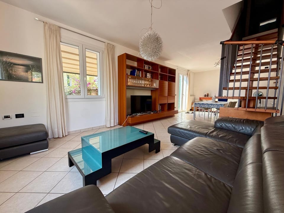 Library, TV and multimedia, Living room, Seating area