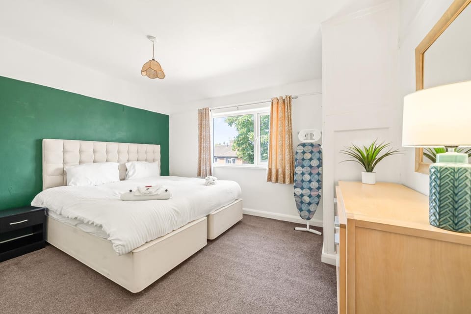 Bed, Photo of the whole room, Bedroom
