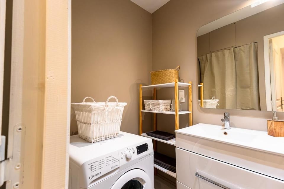 Colombine - Charme & Art de Vivre au Cœur de Pézenas, Balcon, WiFi Fibre - OFFRE SPECIALE Apartment in Pézenas