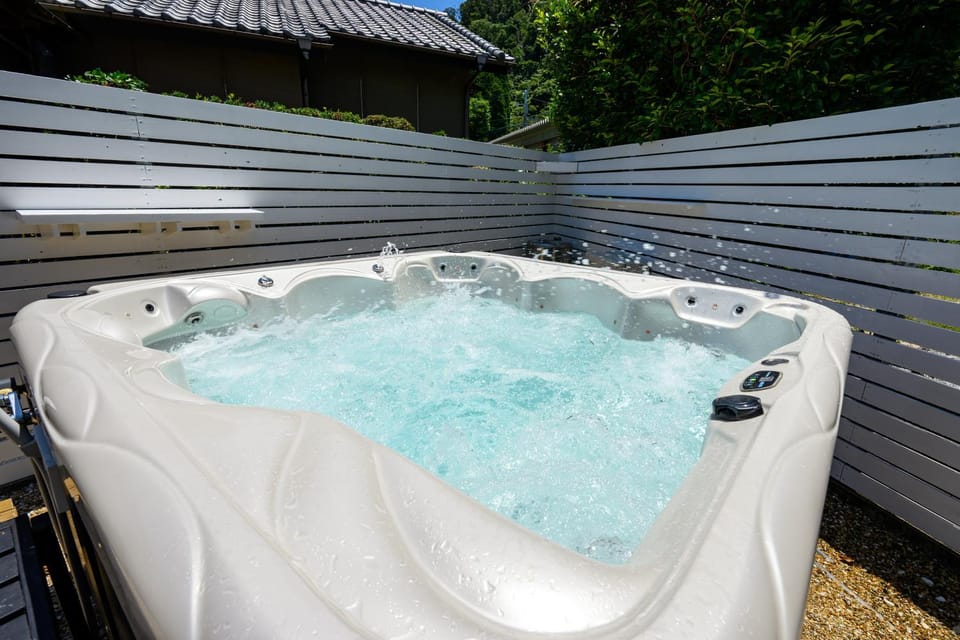Day, Hot Tub