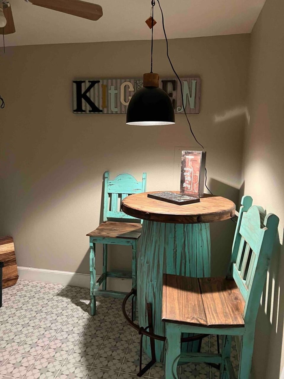 Seating area, Dining area