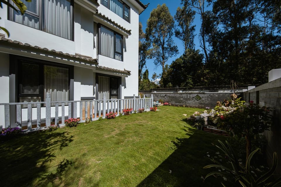 Property building, Day, Garden, Garden, Garden view