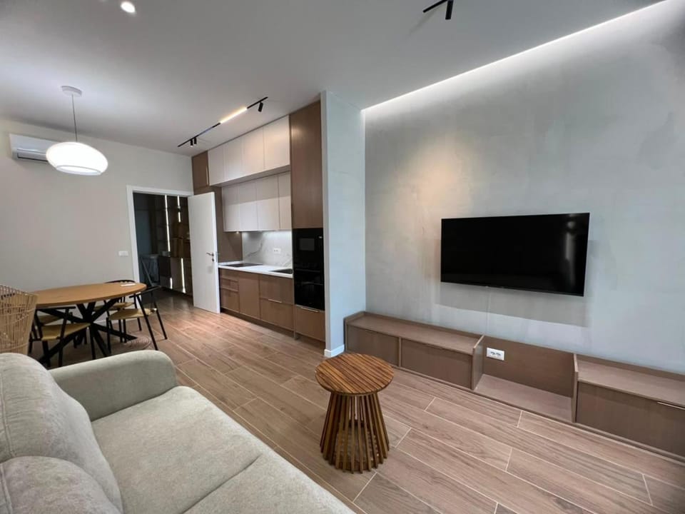 TV and multimedia, Kitchen or kitchenette, Living room, Seating area, Dining area