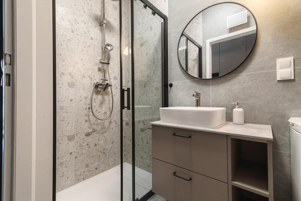 Shower, Bathroom, towels