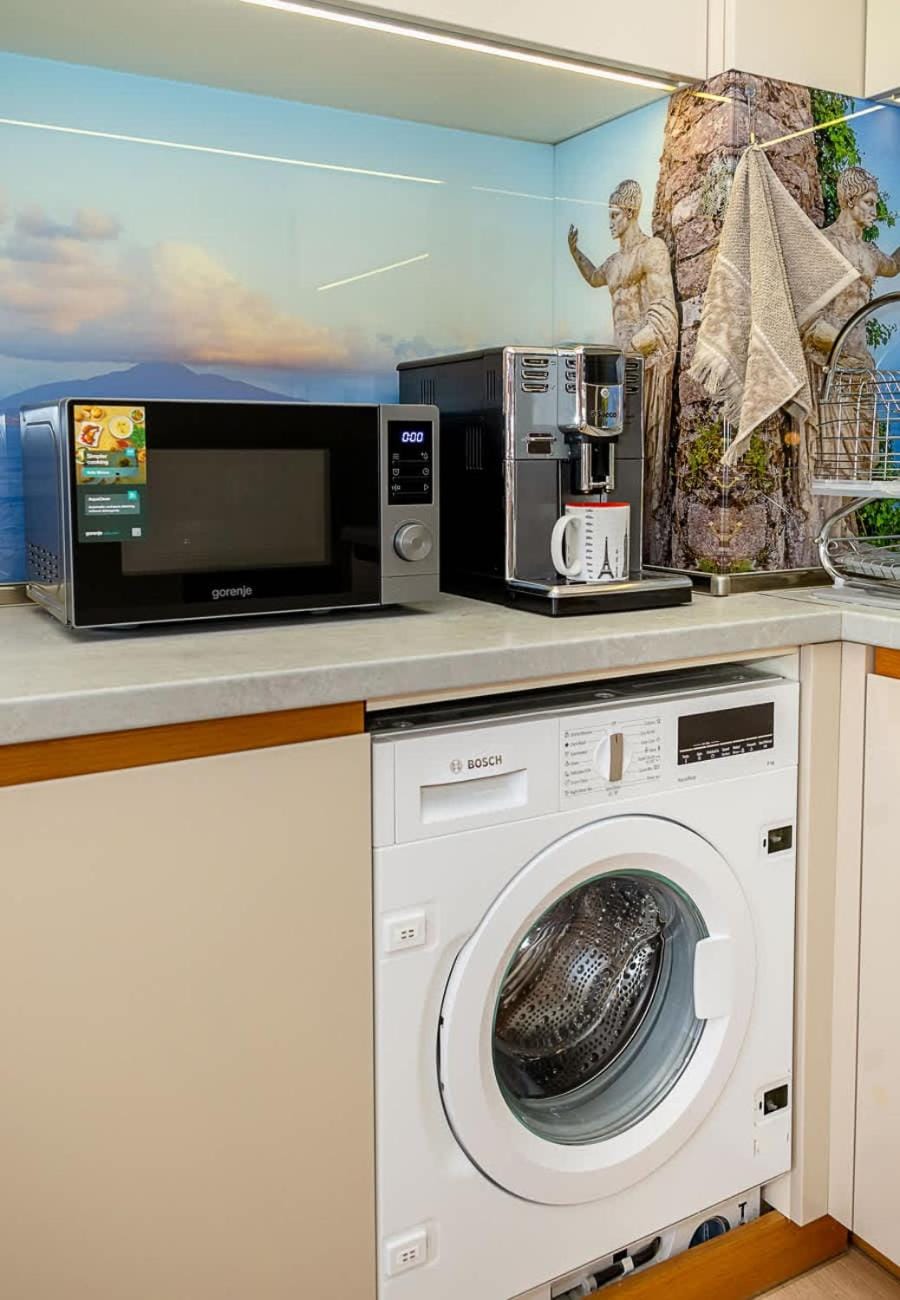 Coffee/tea facilities, Kitchen or kitchenette, microwave, washing machine