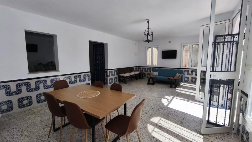 Communal lounge/ TV room, Living room, Seating area, Dining area