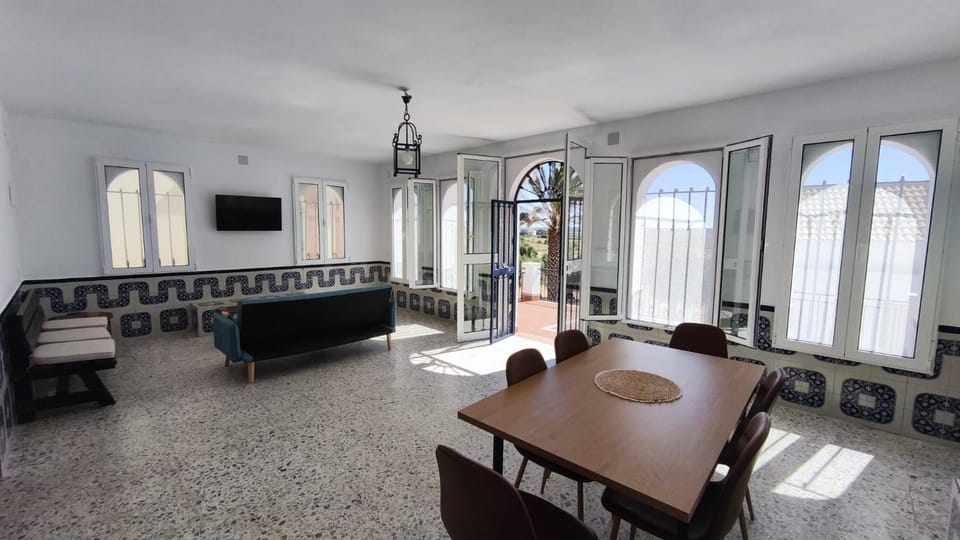 Communal lounge/ TV room, Living room, Seating area, Dining area