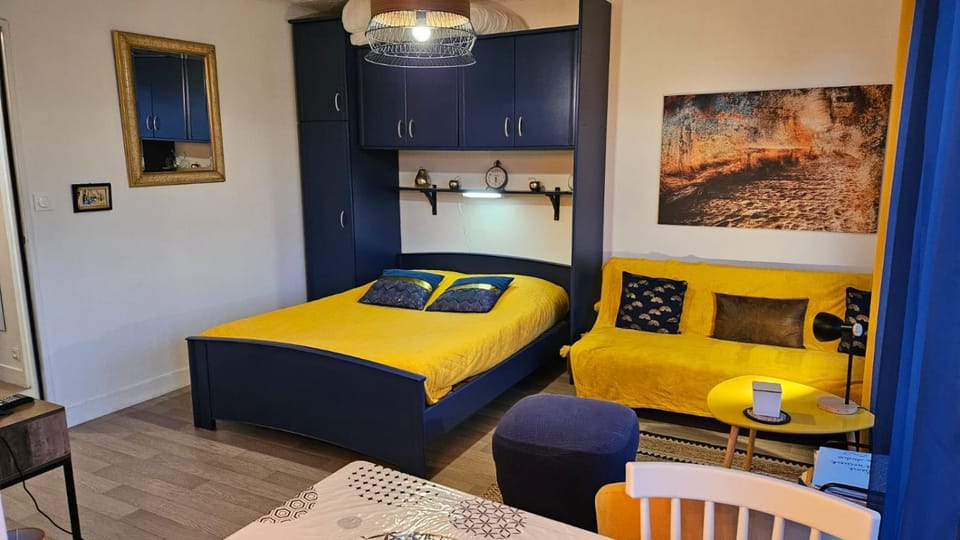 Studio lumineux avec balcon vue sur le parc du Château Apartment in Bagnoles de l'Orne Normandie