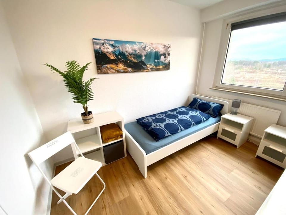 Großzügiges Apartment mit Ausblickg, ruhig gelegen und 5 Min zur Autobahn Apartment in Saxony