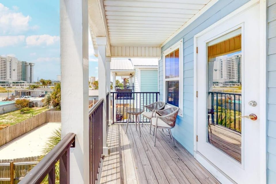 Dog-friendly beach house with balcony fenced yard & AC - walk to beach House in Lower Grand Lagoon