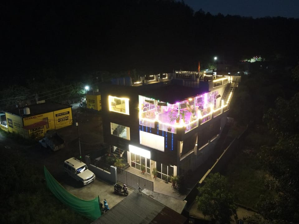 Cap10 Cafe Hotel in Dehradun
