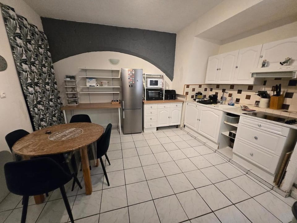 Kitchen or kitchenette, Dining area, oven, stove, toaster