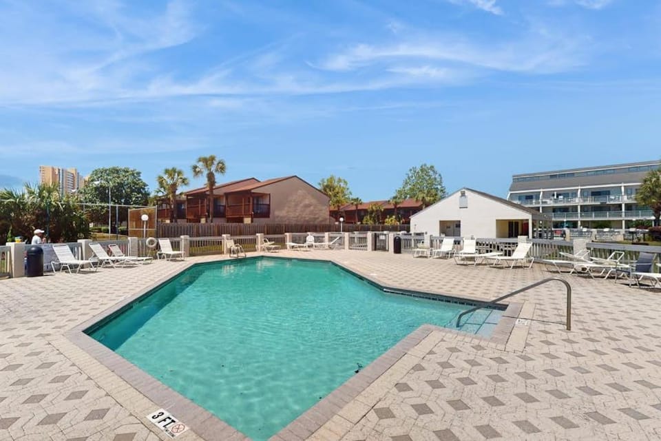 Bright condo with pool & hot tub access WiFi washer dryer & central AC House in Panama City Beach