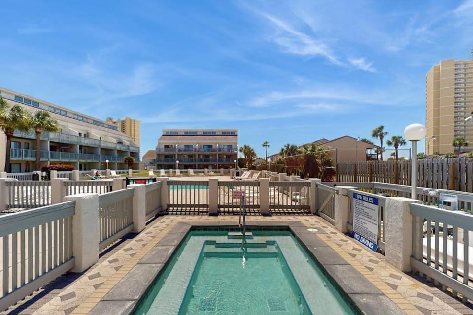 Bright condo with pool & hot tub access WiFi washer dryer & central AC House in Panama City Beach