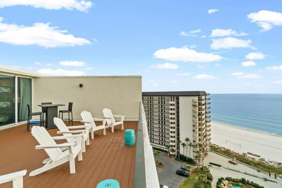 Terrific condo in beachfront location with pool central AC & balcony House in Edgewater Gulf Beach